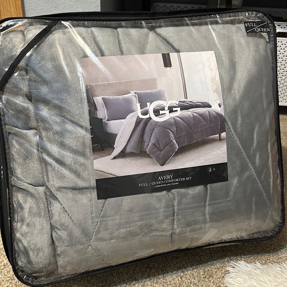 Ugh comforter set full/ queen